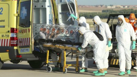 Американец пошутил, что болен Эболой, чем вызвал переполох в самолете