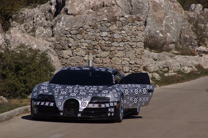 Шпионы сфотографировали преемника Bugatti Veyron