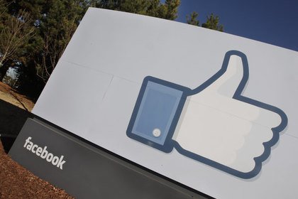 Facebook позволила искать по старым записям друзей в ленте новостей