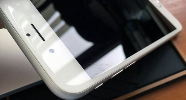 Владельцы iPhone 6 и iPhone 6 Plus жалуются на появление царапин на защитном стекле дисплея