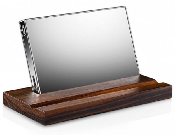 Стильный портативный жесткий диск LaСie Mirror с подставкой из черного дерева